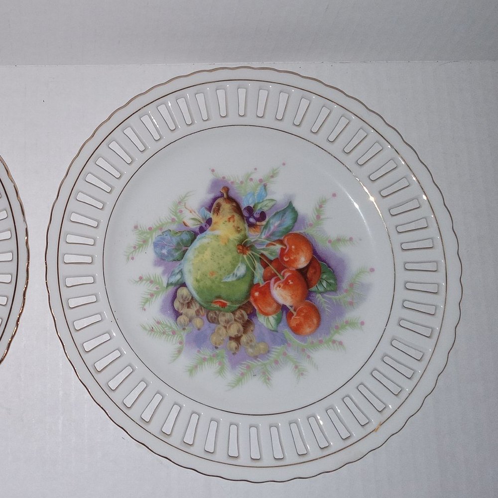 Vintage Hand Painted Collectible Reticulated China Fruit plates - Picture 3 of 4